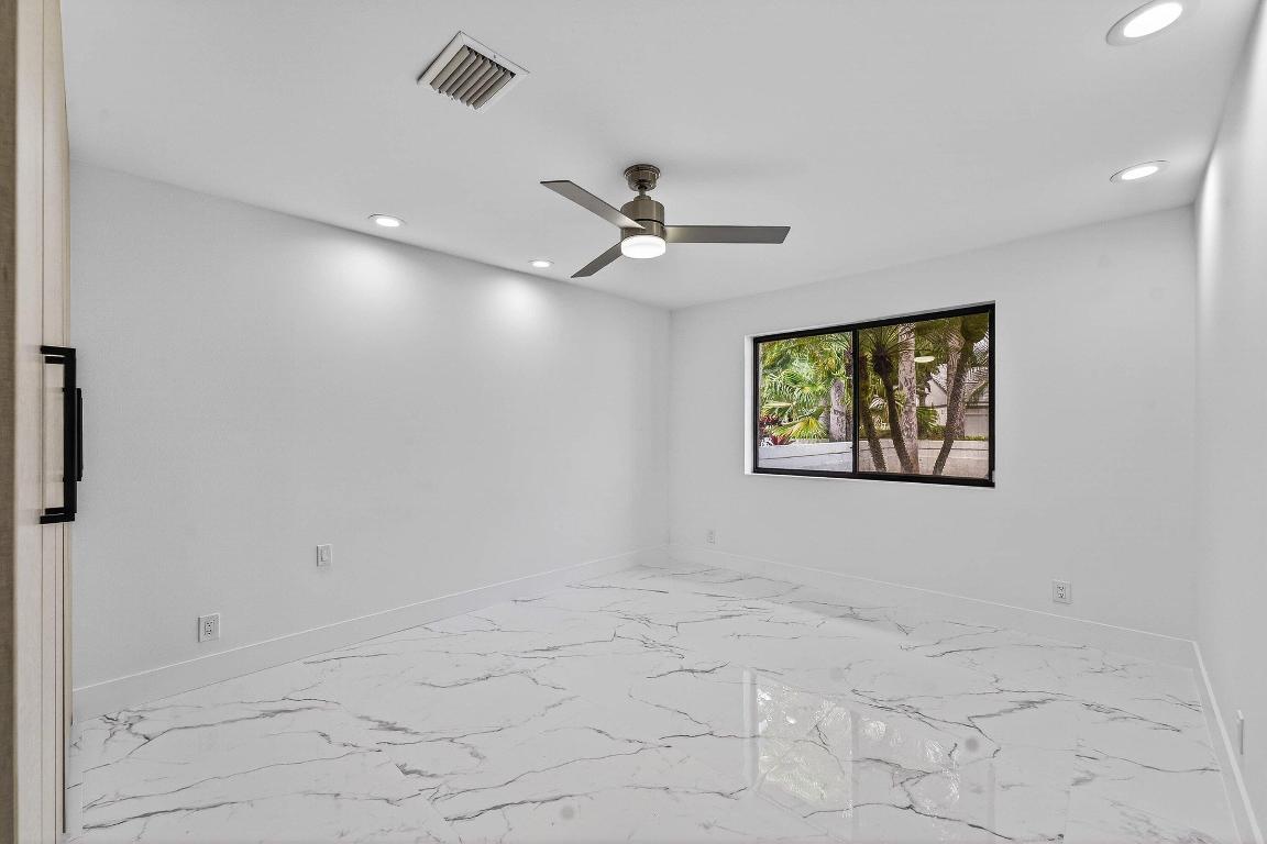 ESSEX AT HUNTERS RUN CONDO - Residential