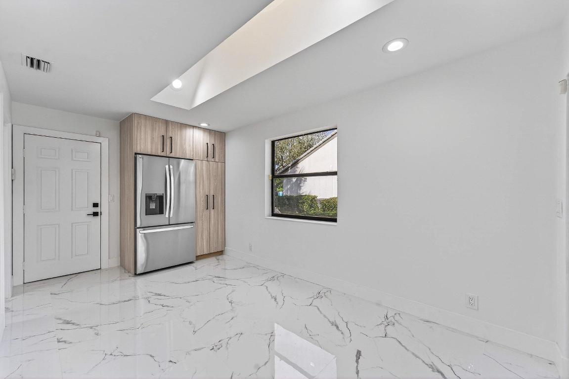 ESSEX AT HUNTERS RUN CONDO - Residential