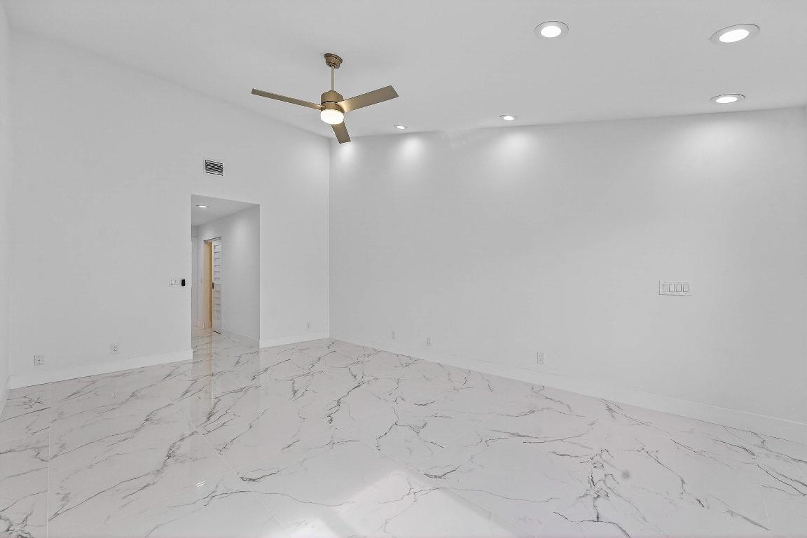 ESSEX AT HUNTERS RUN CONDO - Residential