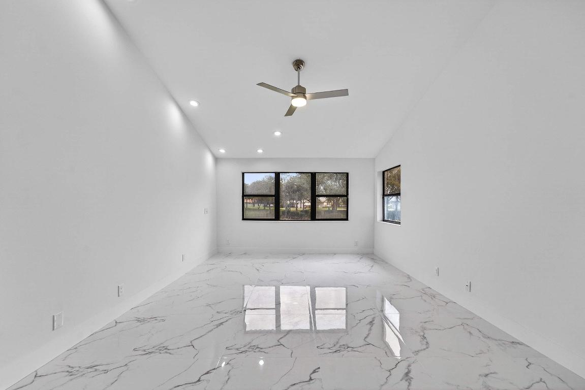 ESSEX AT HUNTERS RUN CONDO - Residential