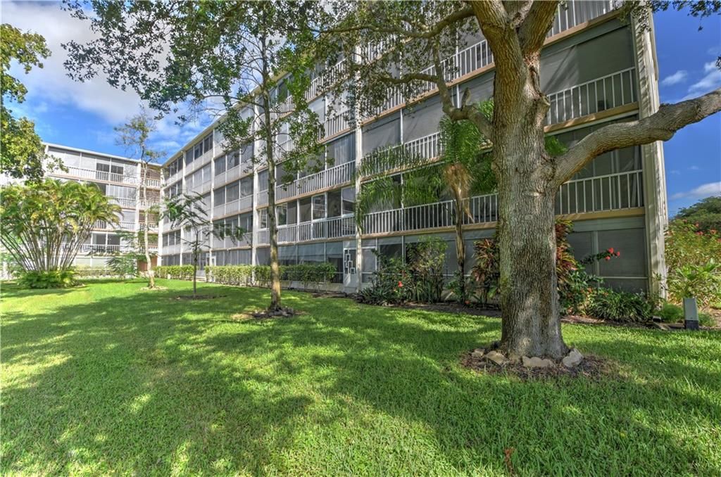 Photo of 4650 Washington St #101, Hollywood, FL 33021 (MLS # F10309253)