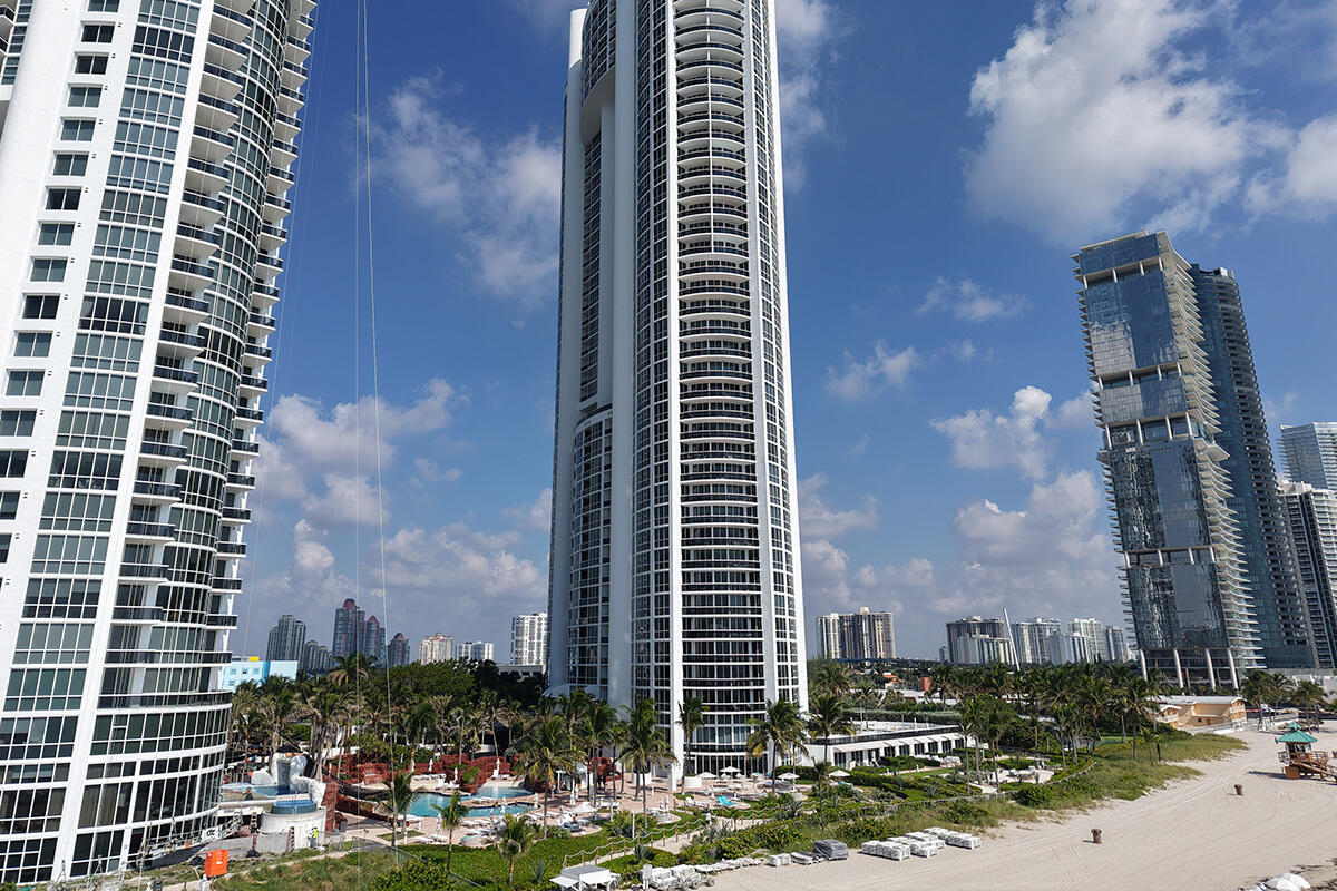 18201 Collins Avenue 3301A