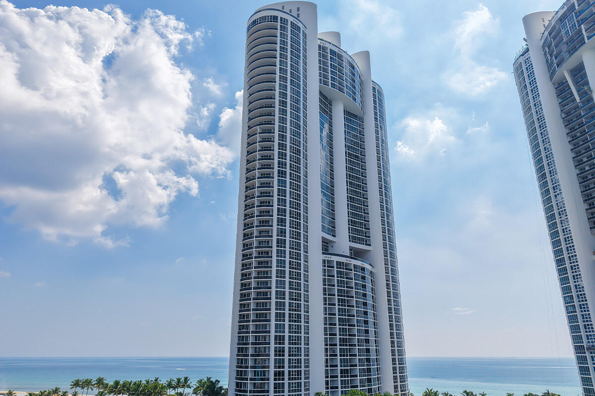 18201 Collins Avenue 3301A