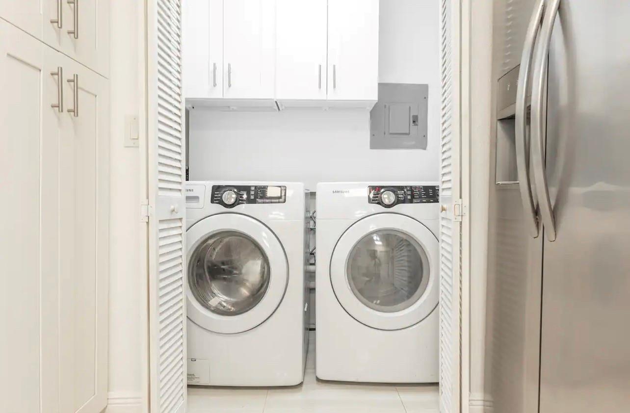 HOLLYWOOD LAKES SEC - Residential Lease