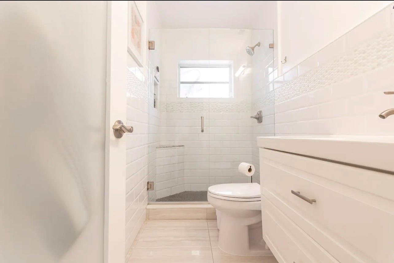 HOLLYWOOD LAKES SEC - Residential Lease