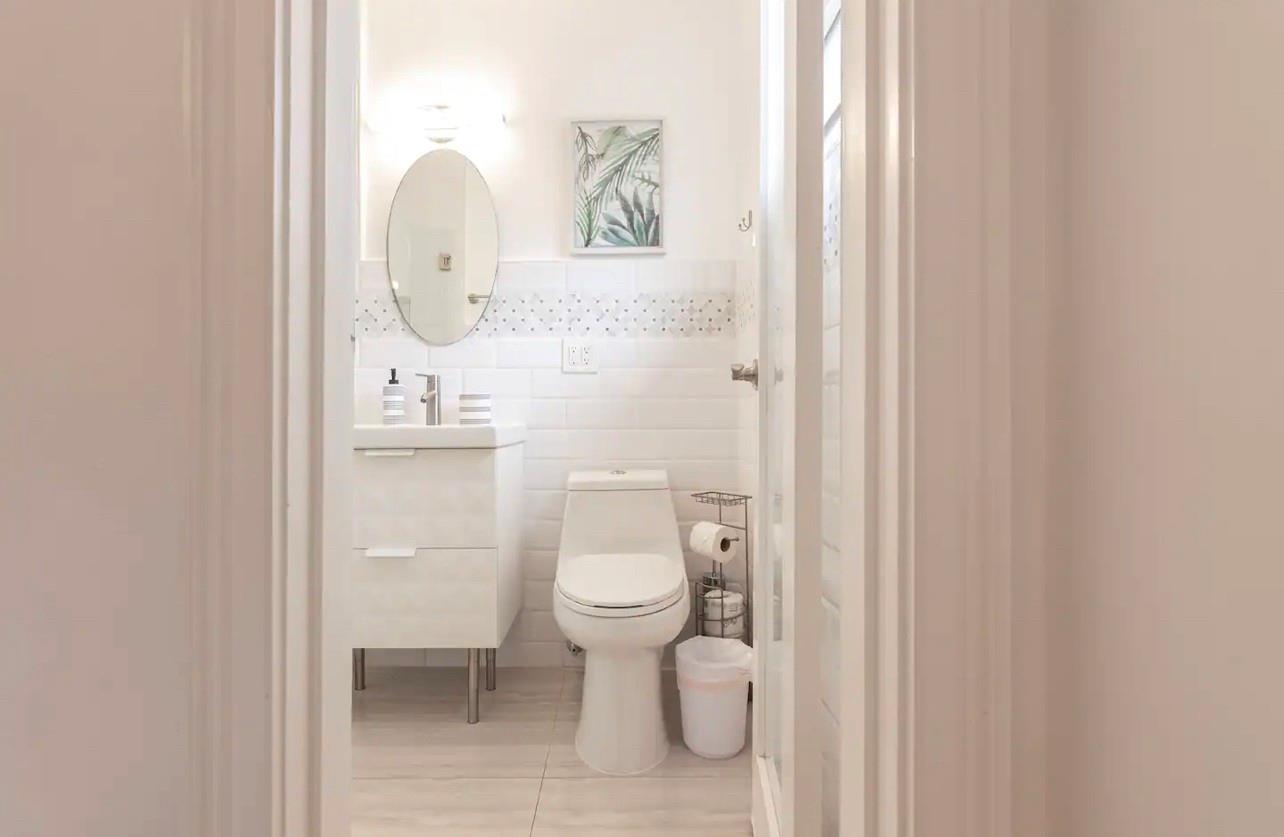 HOLLYWOOD LAKES SEC - Residential Lease