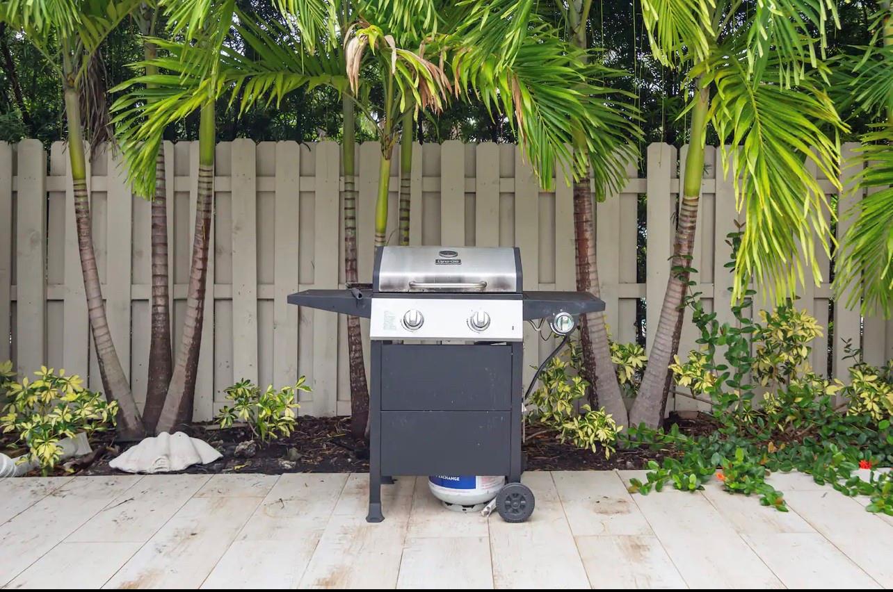 HOLLYWOOD LAKES SEC - Residential Lease