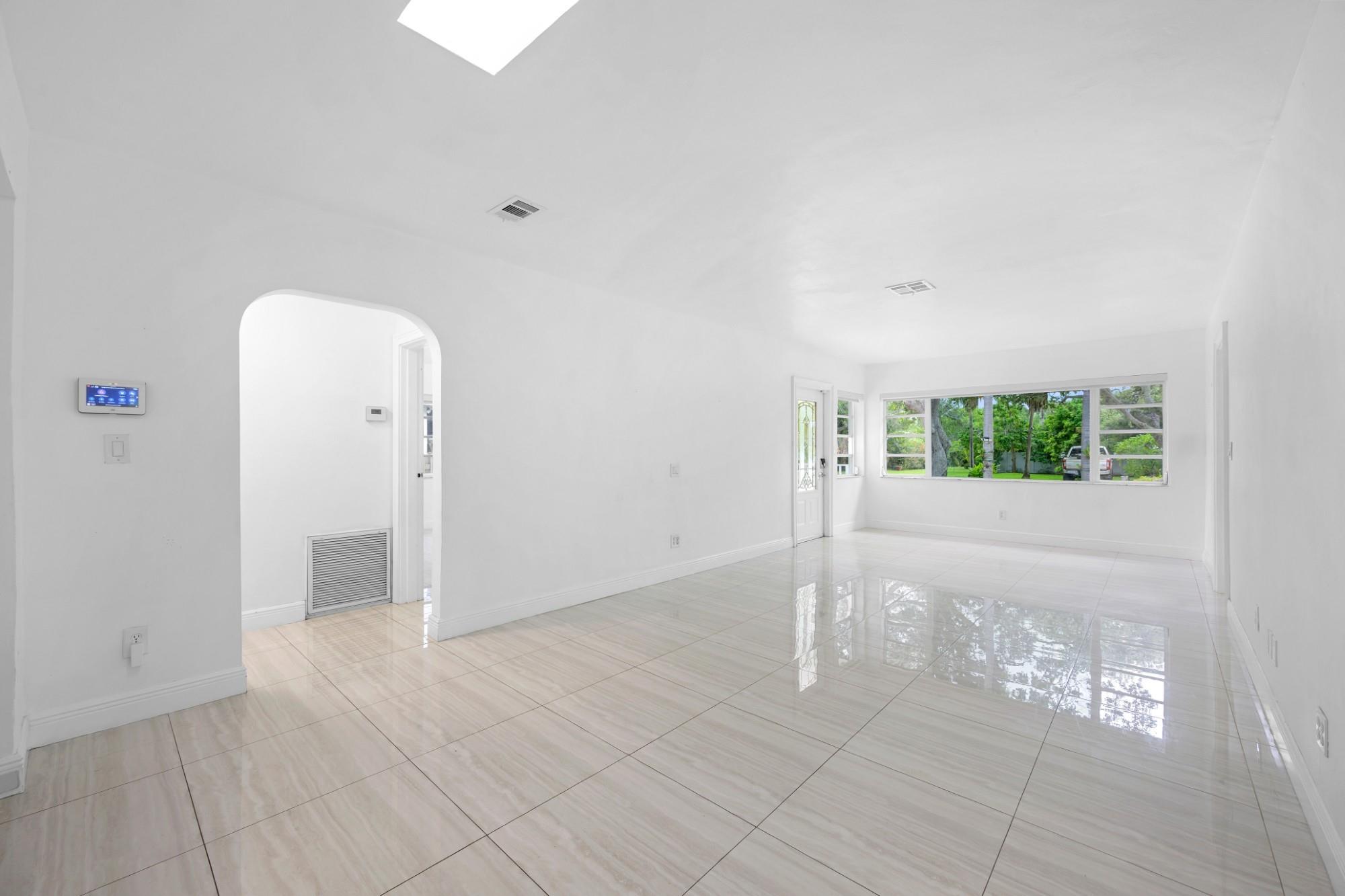 HOLLYWOOD LAKES SEC - Residential Lease