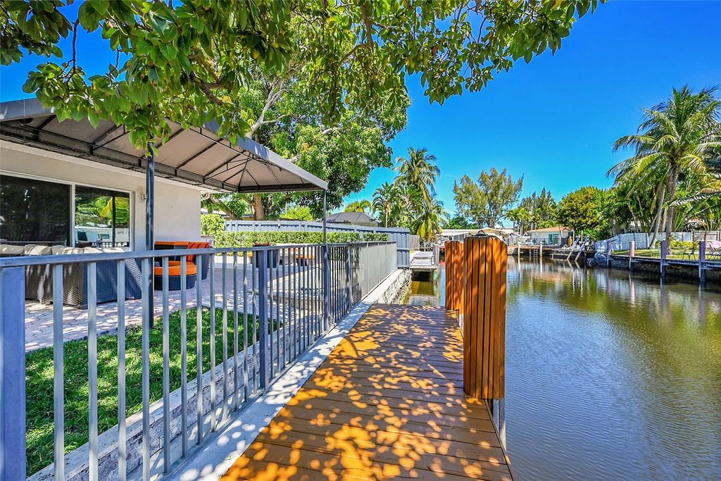 Photo of 3044 NE 15th Terrace, Oakland Park, FL 33334 (MLS # F10552159)