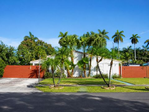 Tiny photo for 819 NE 2ND Court, Hallandale Beach, FL 33009 (MLS # B26054536)