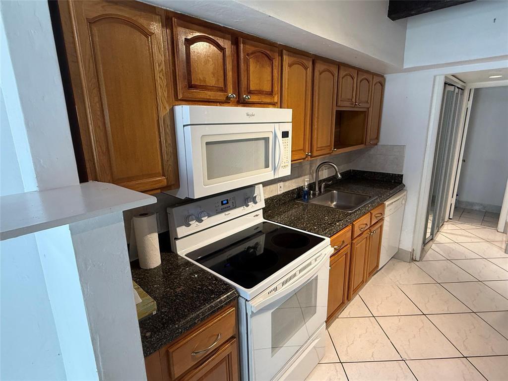 19428 NE 26th Avenue 103b, Miami, FL, 33180/$379,000 4 19428 NE 26th Avenue 103b