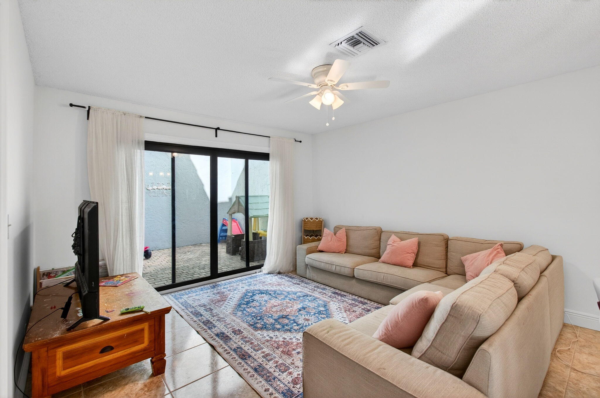 Pineapple Walk - Residential