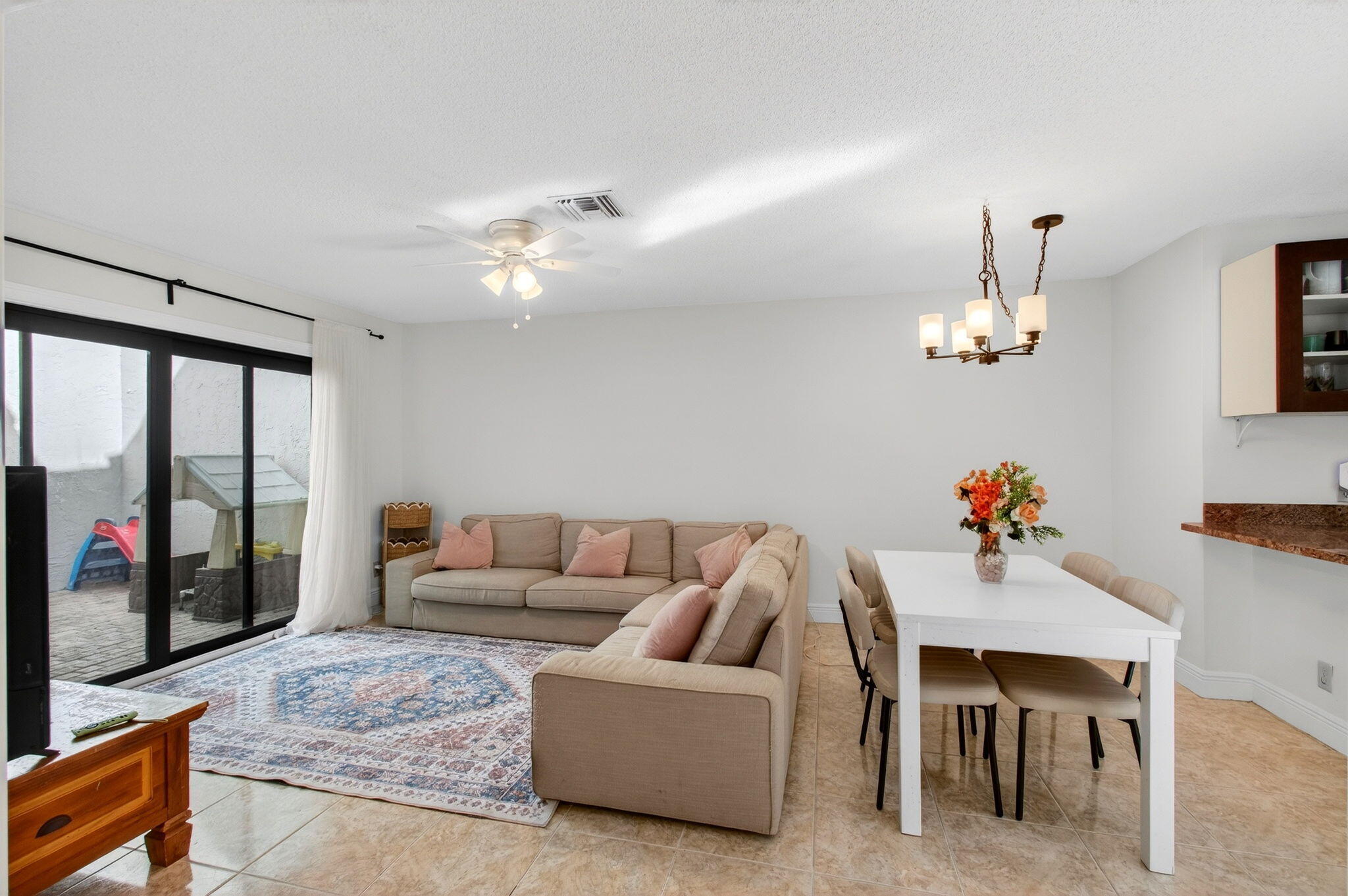 Pineapple Walk - Residential