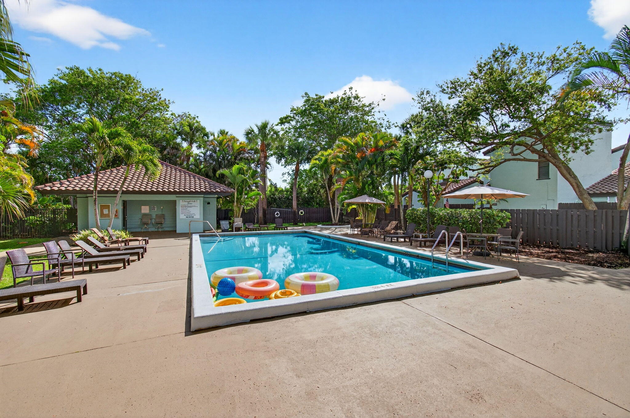 Pineapple Walk - Residential