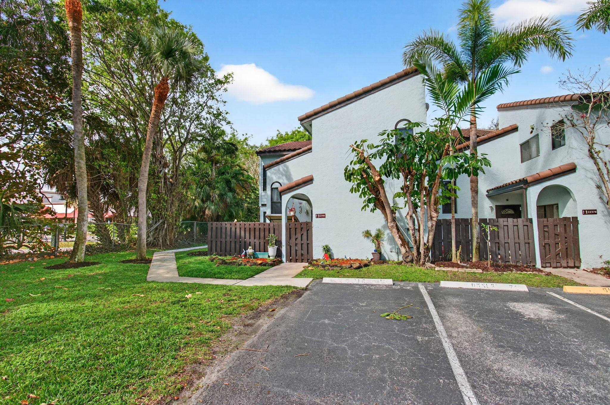 Pineapple Walk - Residential