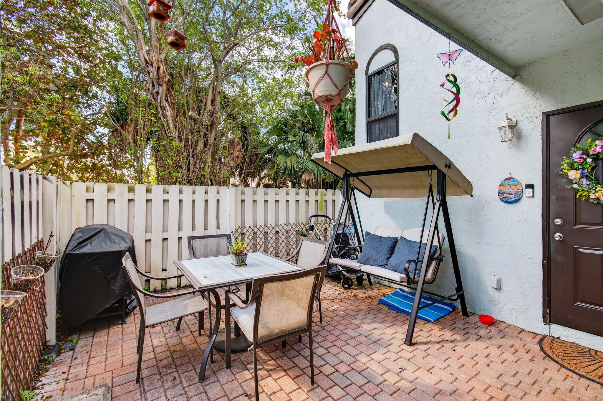 Pineapple Walk - Residential