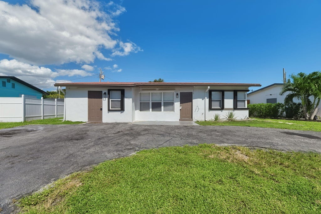 Photo of 1537 NE 31ST Street, Pompano Beach, FL 33064 (MLS # B26091786)
