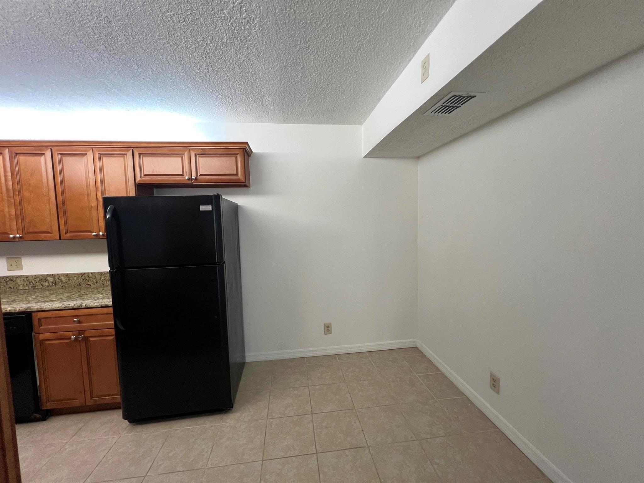 PALM CLUB VILLAGE II COND - Residential Lease