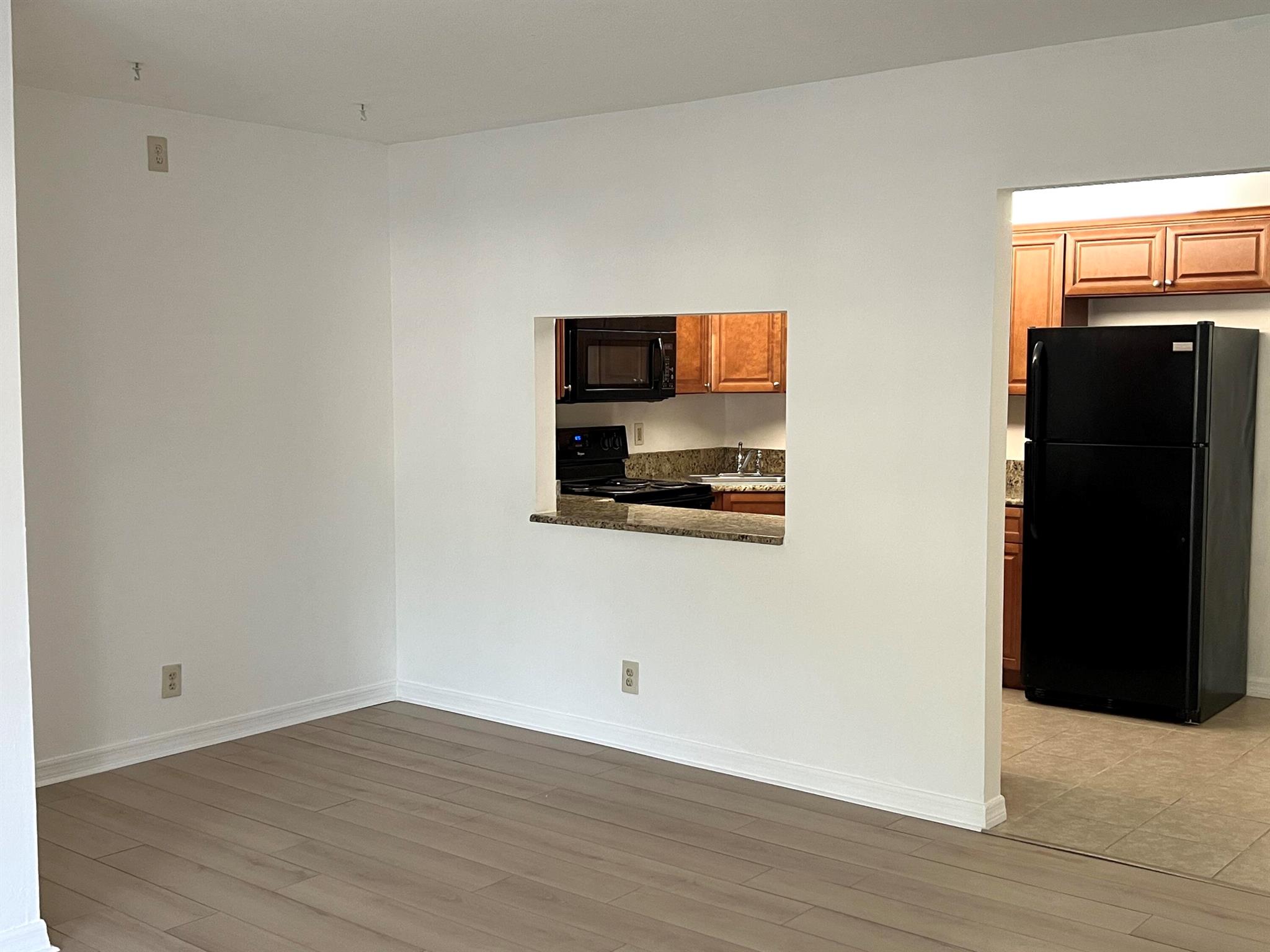 PALM CLUB VILLAGE II COND - Residential Lease