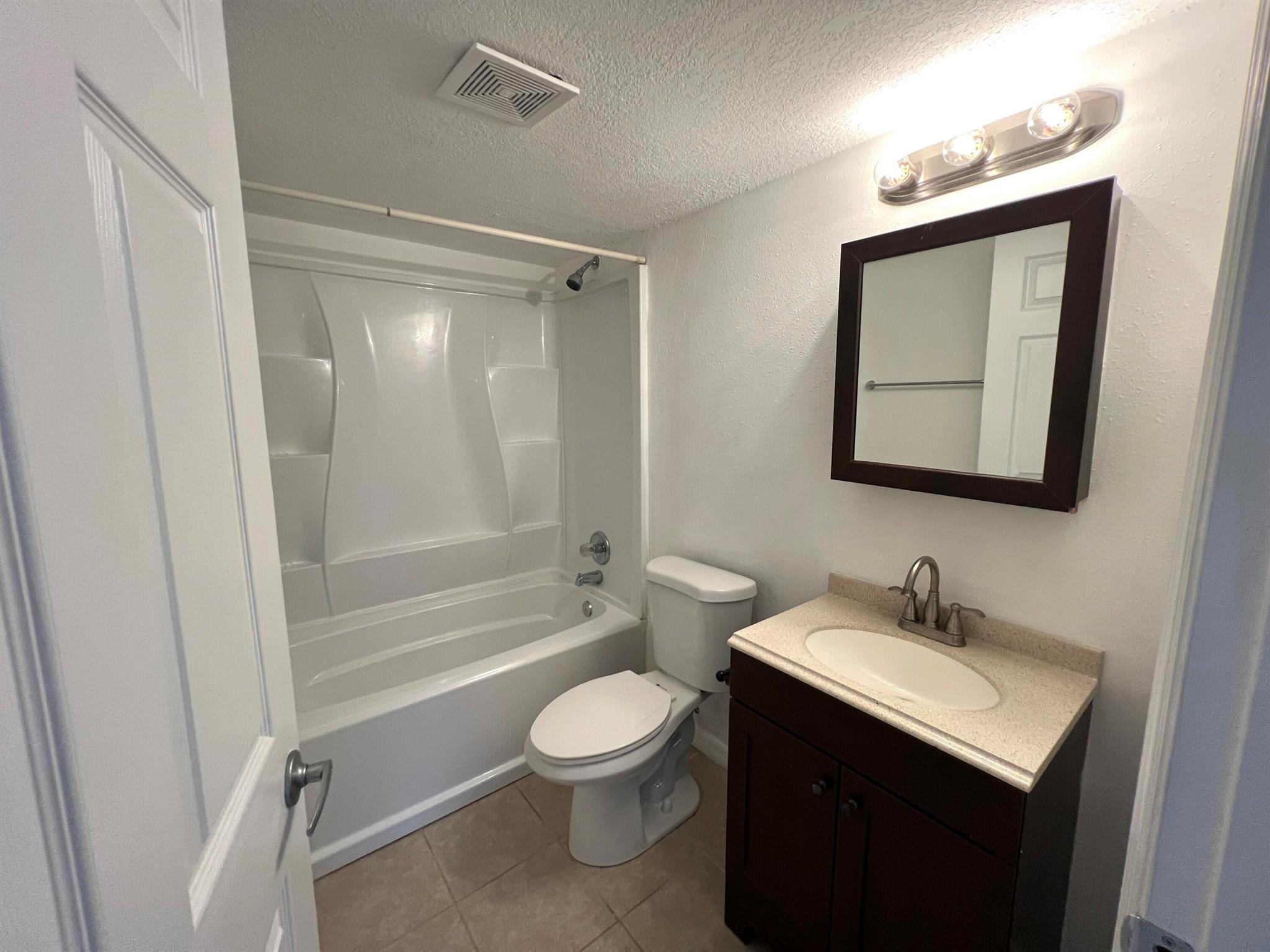 PALM CLUB VILLAGE II COND - Residential Lease