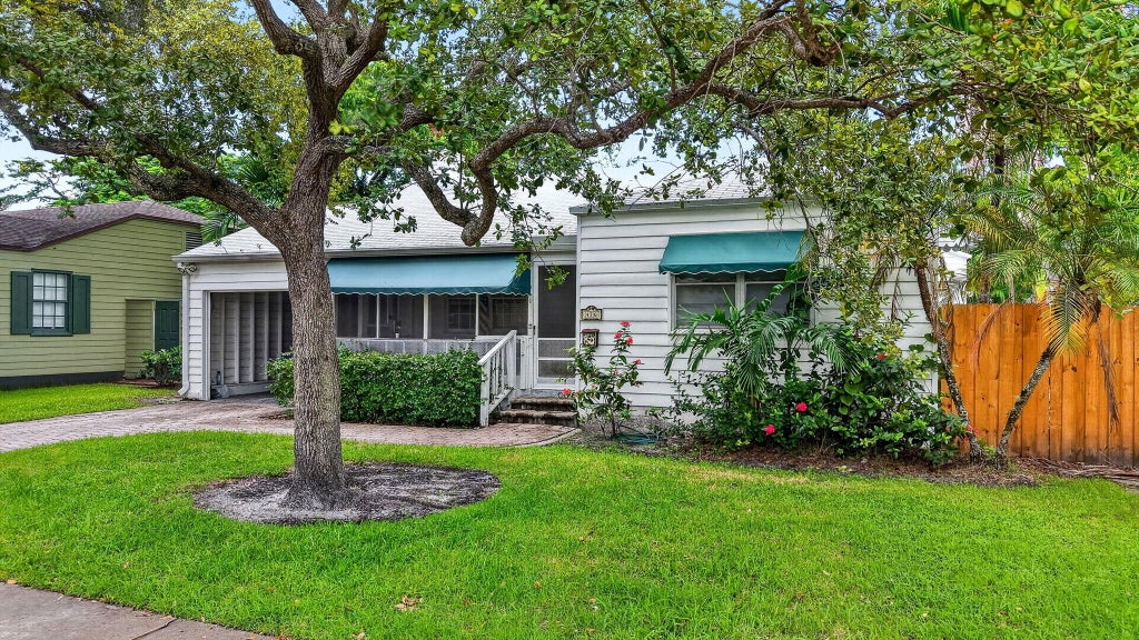 Photo of 416 NE 11TH Avenue, Fort Lauderdale, FL 33301 (MLS # B26081258)