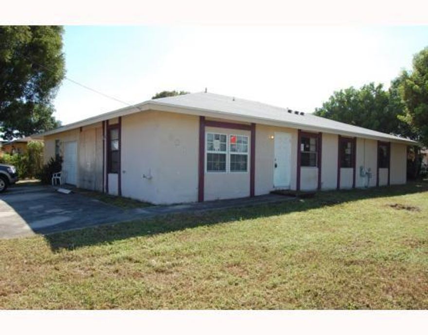 Investors welcome, same tenant for 14 years.  !!!Buyer stop the search and make your new
 home, brand new A/C and ducts, new water pipe ** this a half duplex *