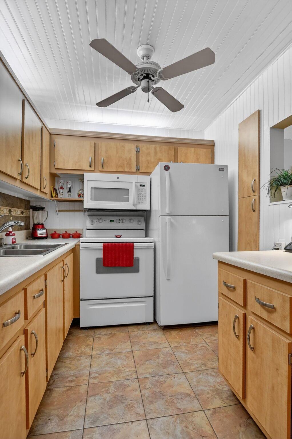 ISLEWOOD C CONDO - Residential