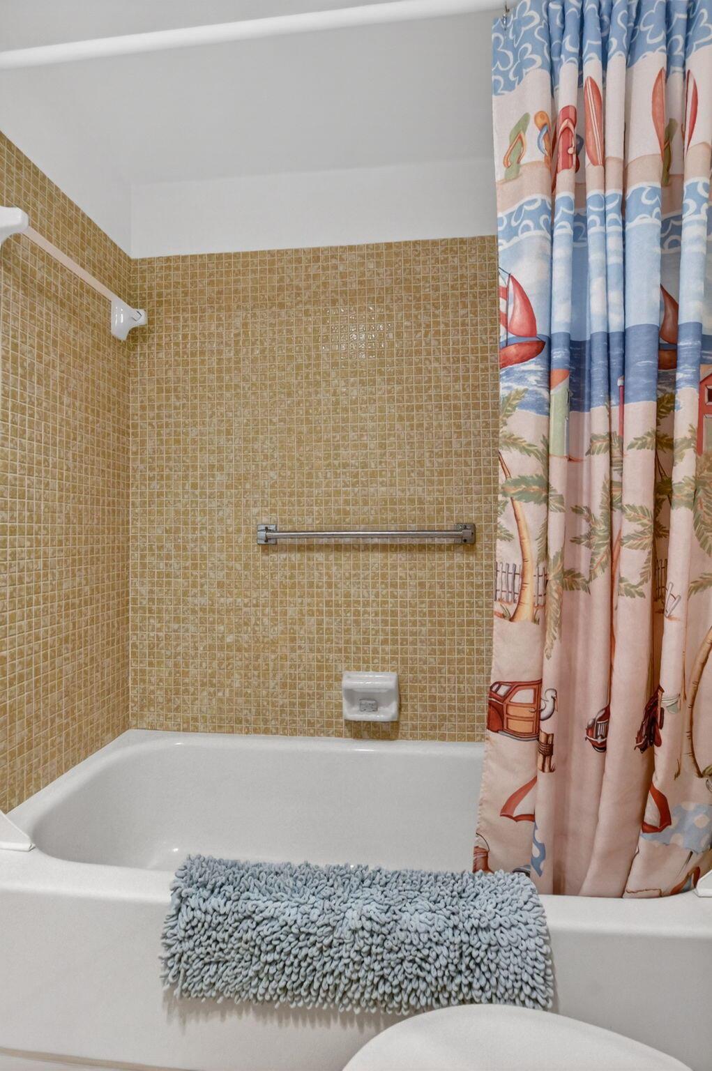 ISLEWOOD C CONDO - Residential