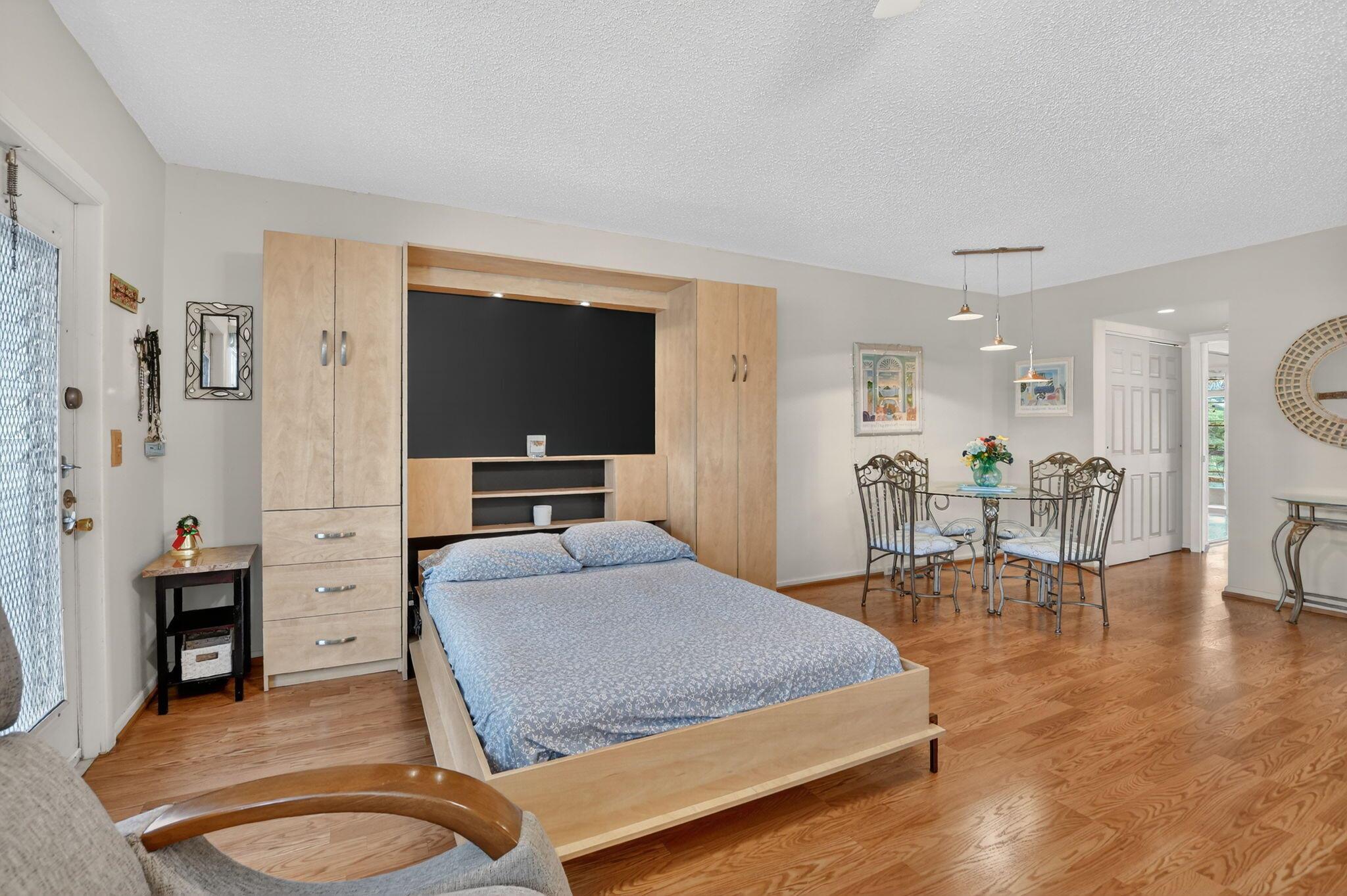 ISLEWOOD C CONDO - Residential