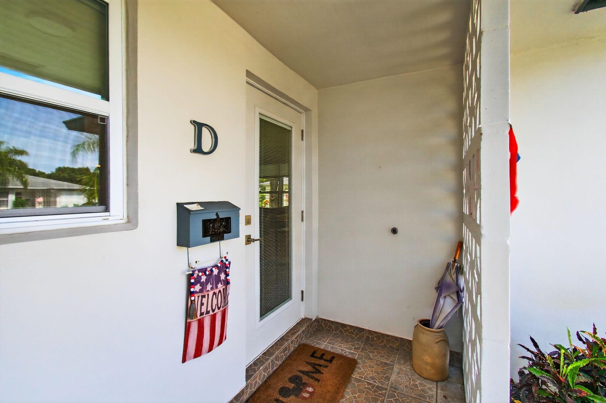 1172 S Drive Circle D, Delray Beach, FL, 33445/$279,000 2 1172 S Drive Circle D