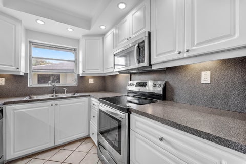 Tiny photo for 1752 Riverwood Lane, Coral Springs, FL 33071 (MLS # B26057180)