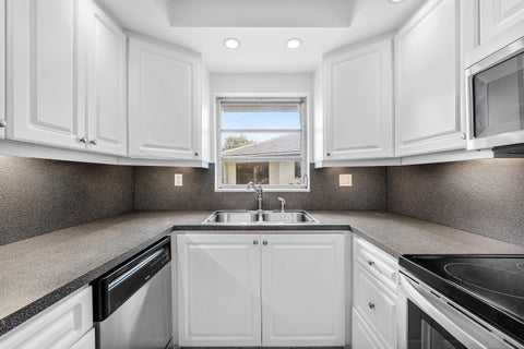 Tiny photo for 1752 Riverwood Lane, Coral Springs, FL 33071 (MLS # B26057180)