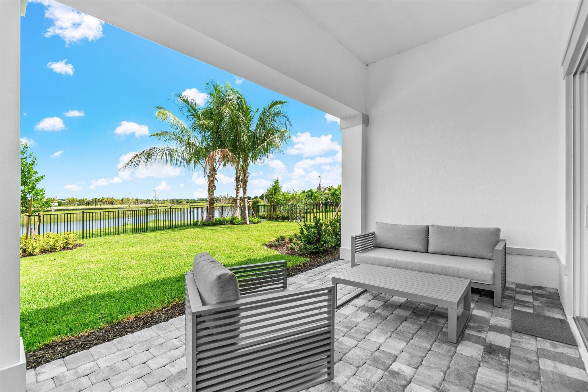 12325 Frontline Lane, Palm Beach Gardens, FL, 33412/$1,050,000 2 12325 Frontline Lane