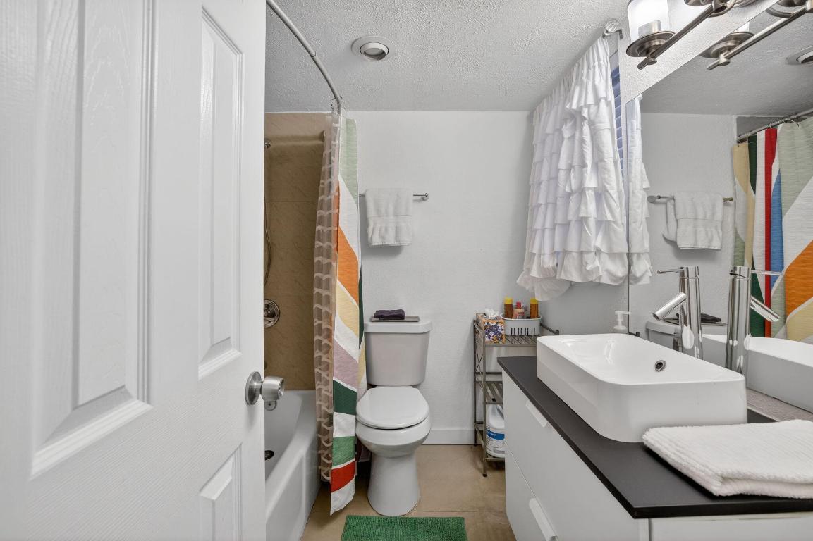 MIDDLE RIVER VILLAS CONDO - Residential