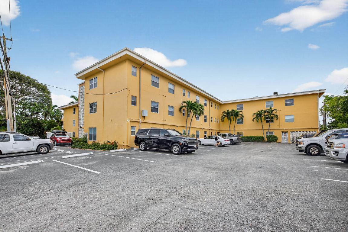 MIDDLE RIVER VILLAS CONDO - Residential