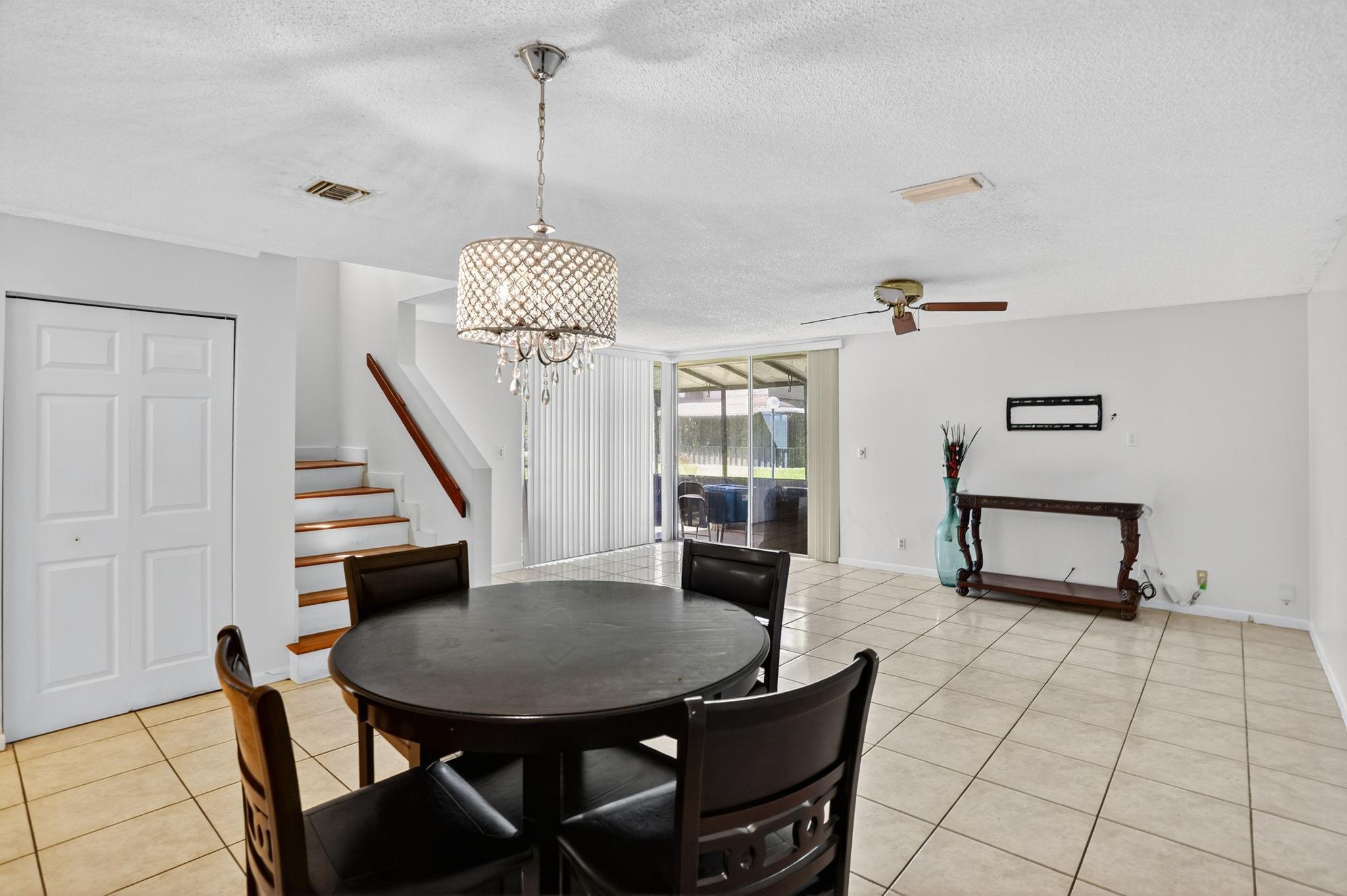 THE HAMPTONS - Residential