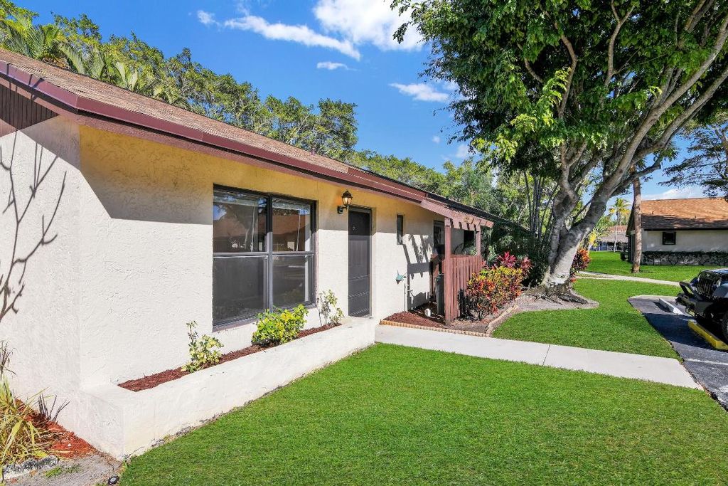 Photo of 66 Via De Casas Norte #66, Boynton Beach, FL 33426 (MLS # R11158435)