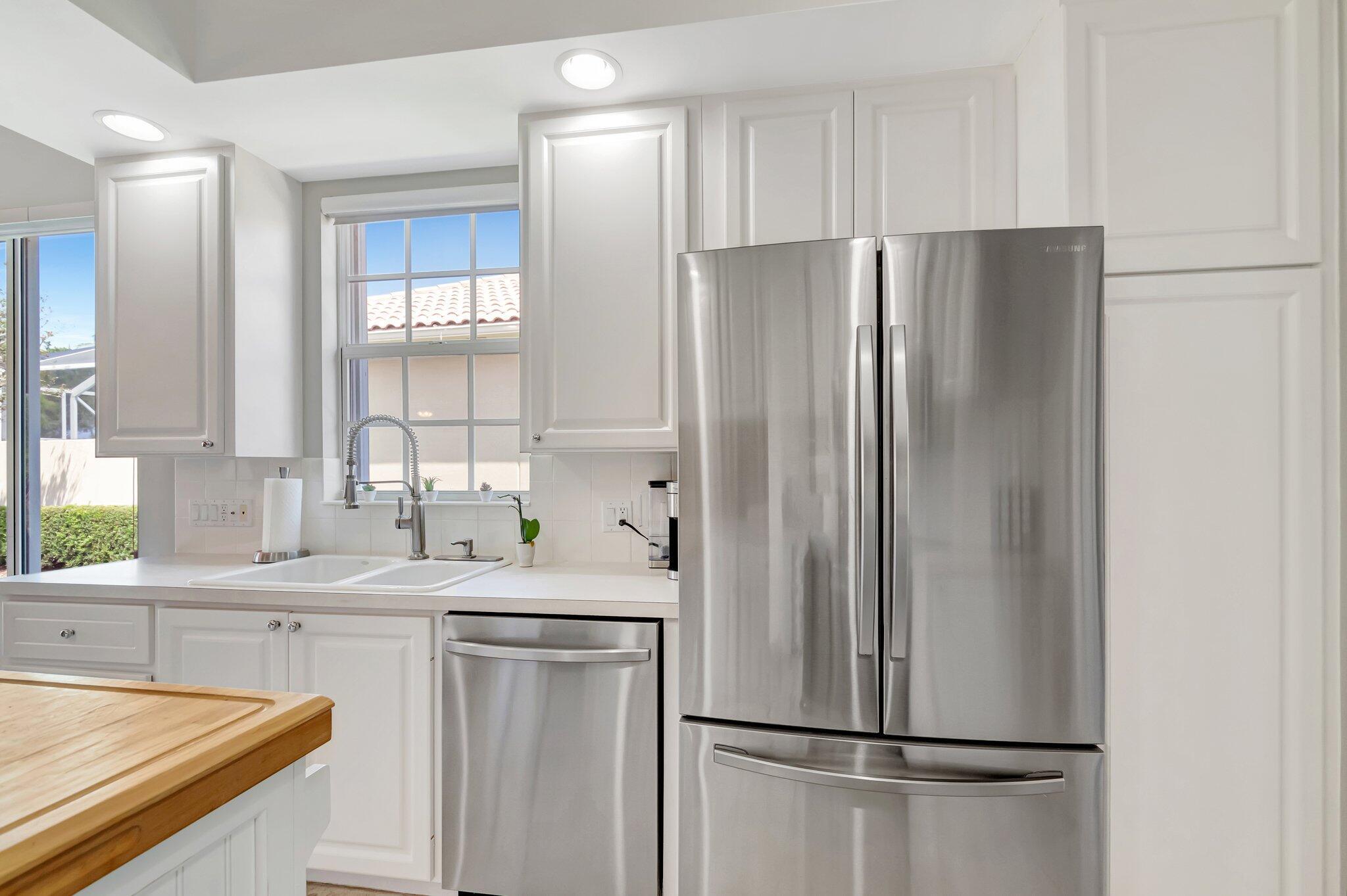 Wellington, Florida 33414, United States, 3 Bedrooms Bedrooms, ,3 BathroomsBathrooms,Residential,Active,209557