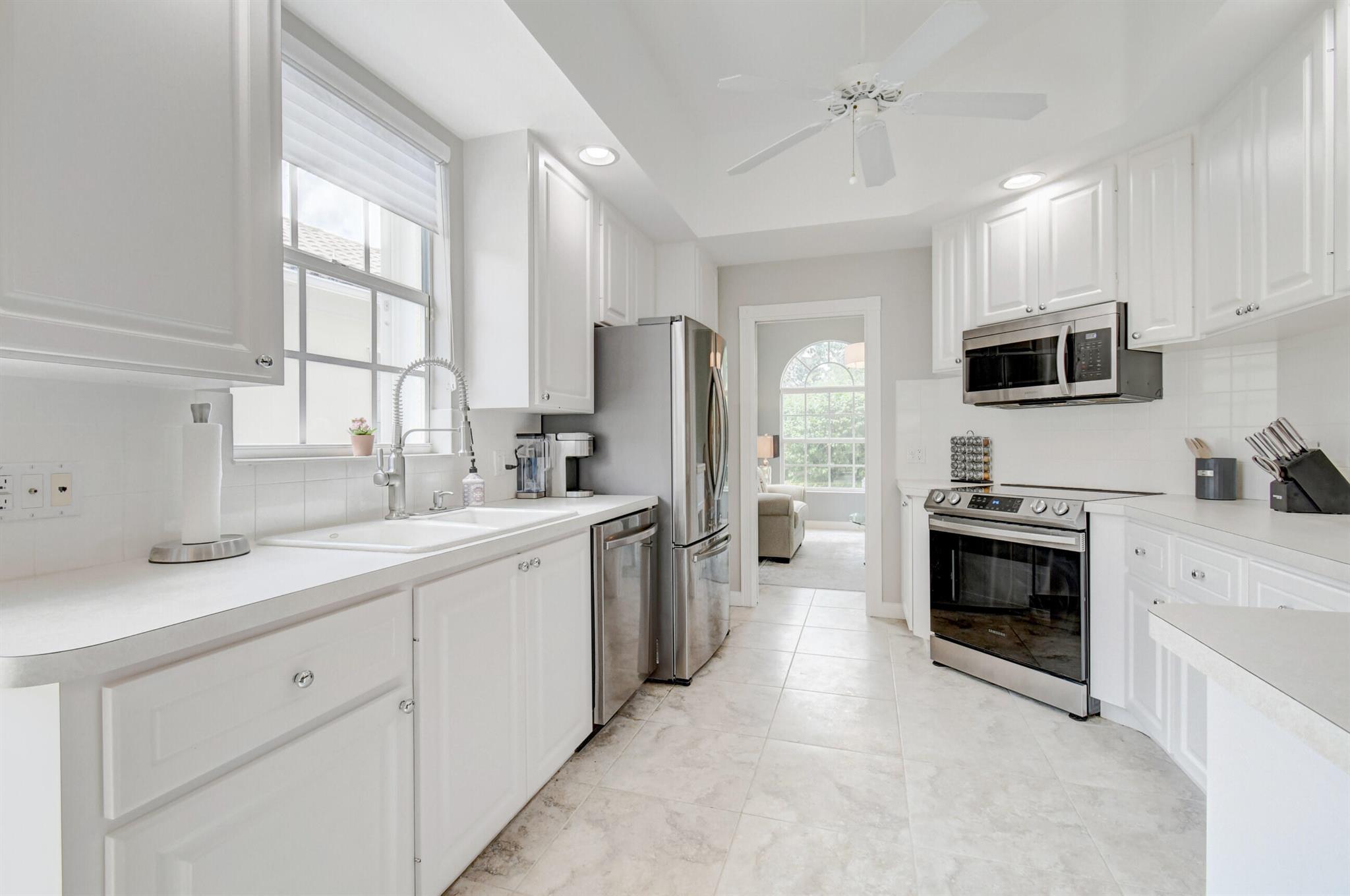 Wellington, Florida 33414, United States, 3 Bedrooms Bedrooms, ,3 BathroomsBathrooms,Residential,Active,209557