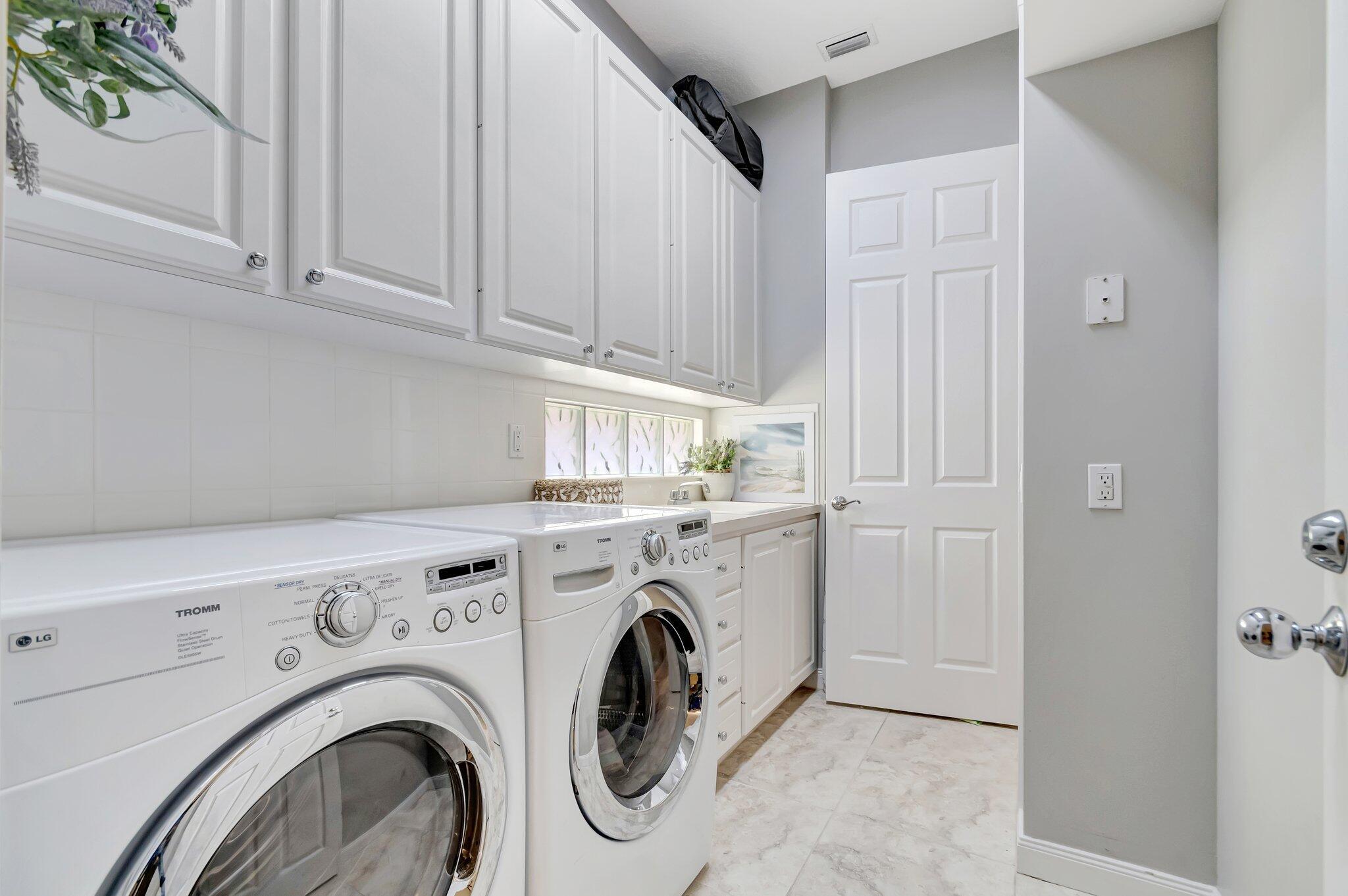 Wellington, Florida 33414, United States, 3 Bedrooms Bedrooms, ,3 BathroomsBathrooms,Residential,Active,209557