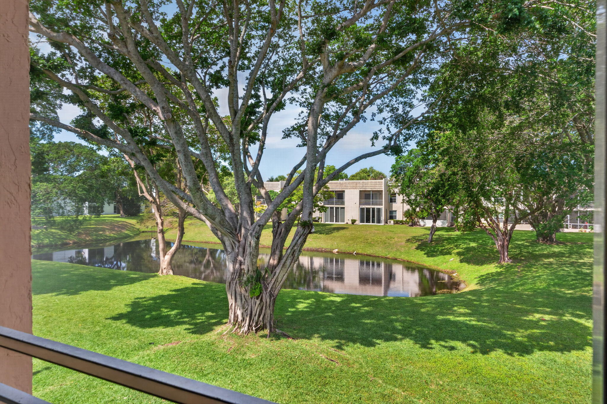 LAGO DEL REY CONDO - Residential