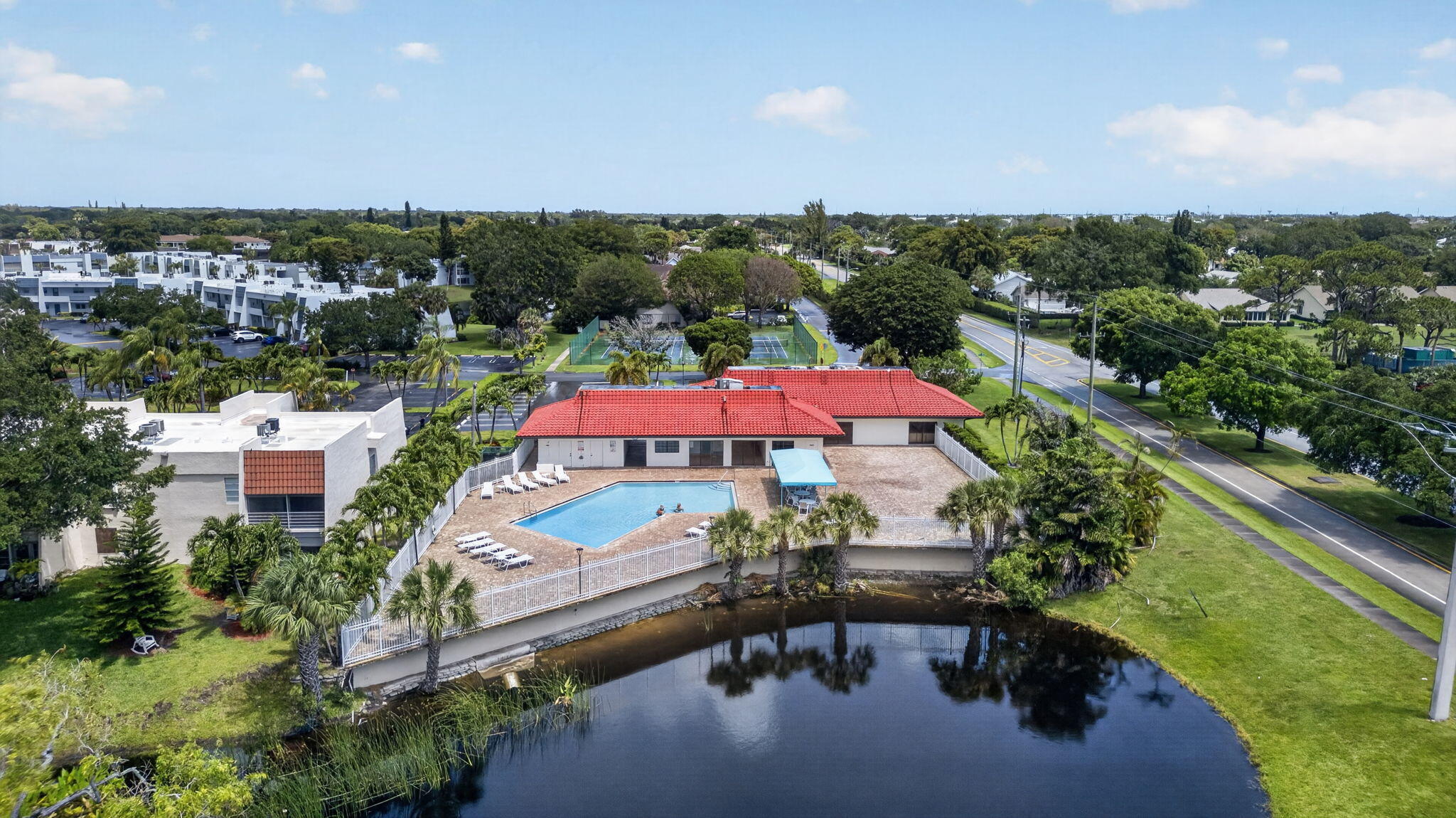 LAGO DEL REY CONDO - Residential