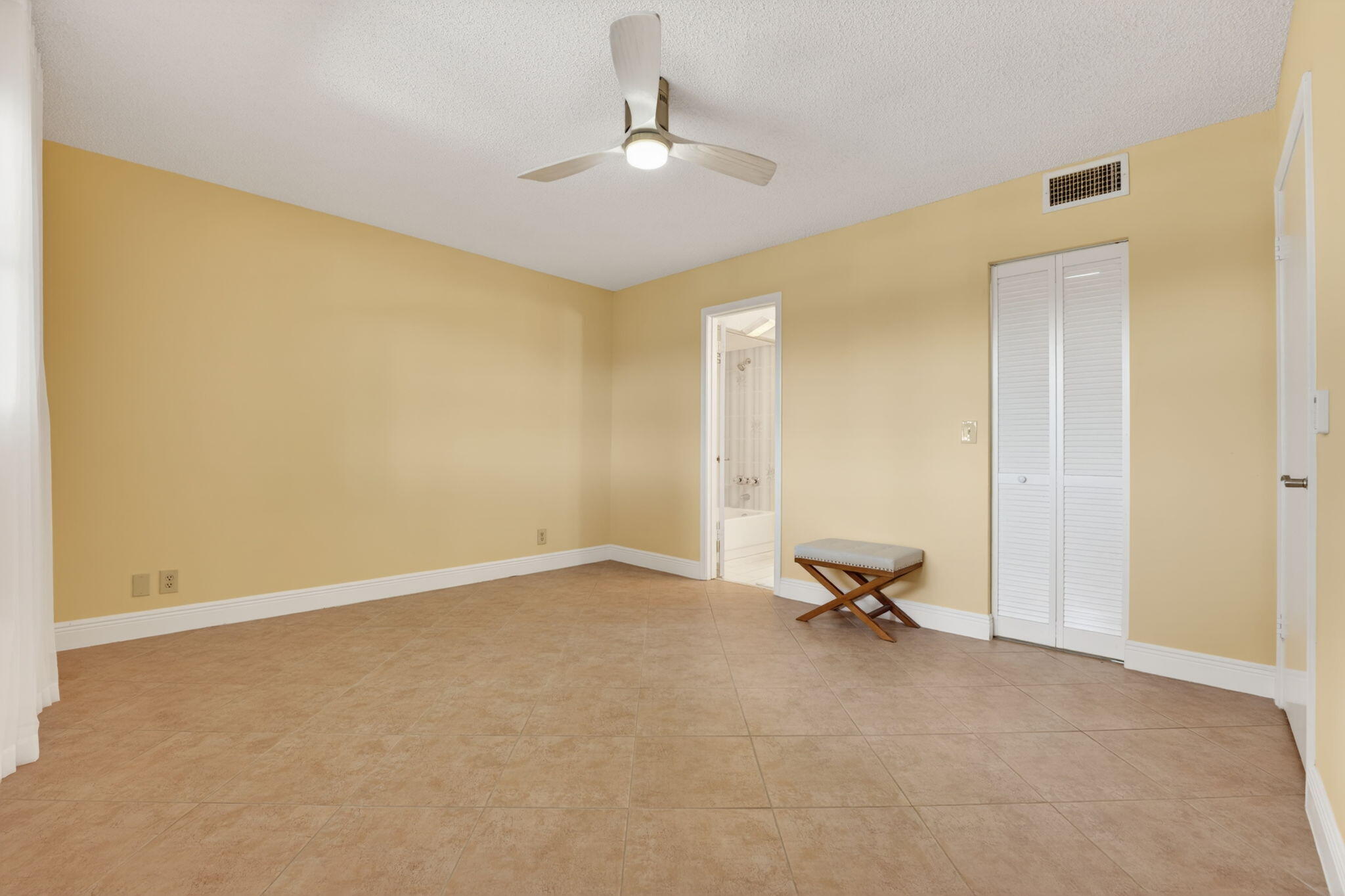 LAGO DEL REY CONDO - Residential