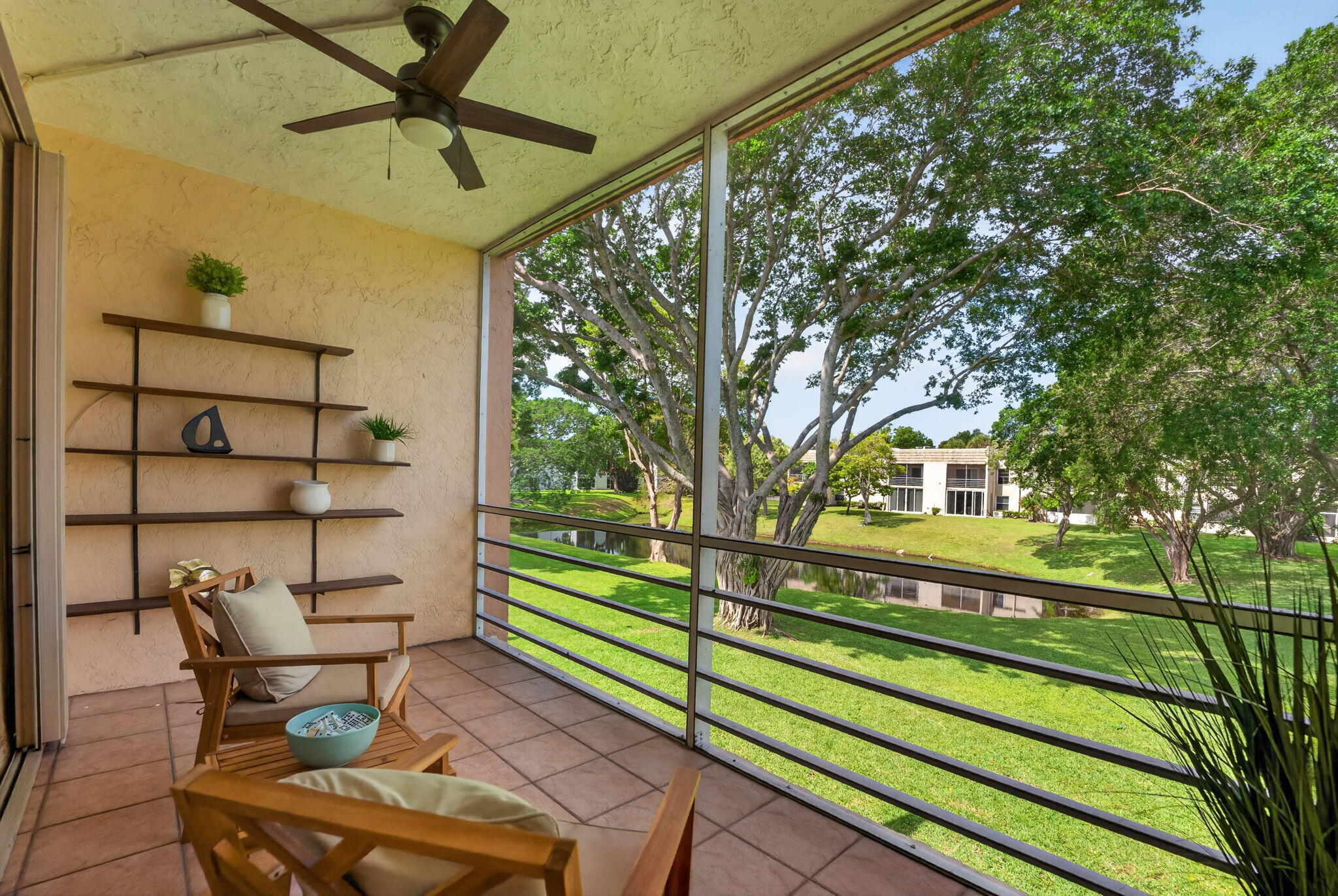 LAGO DEL REY CONDO - Residential