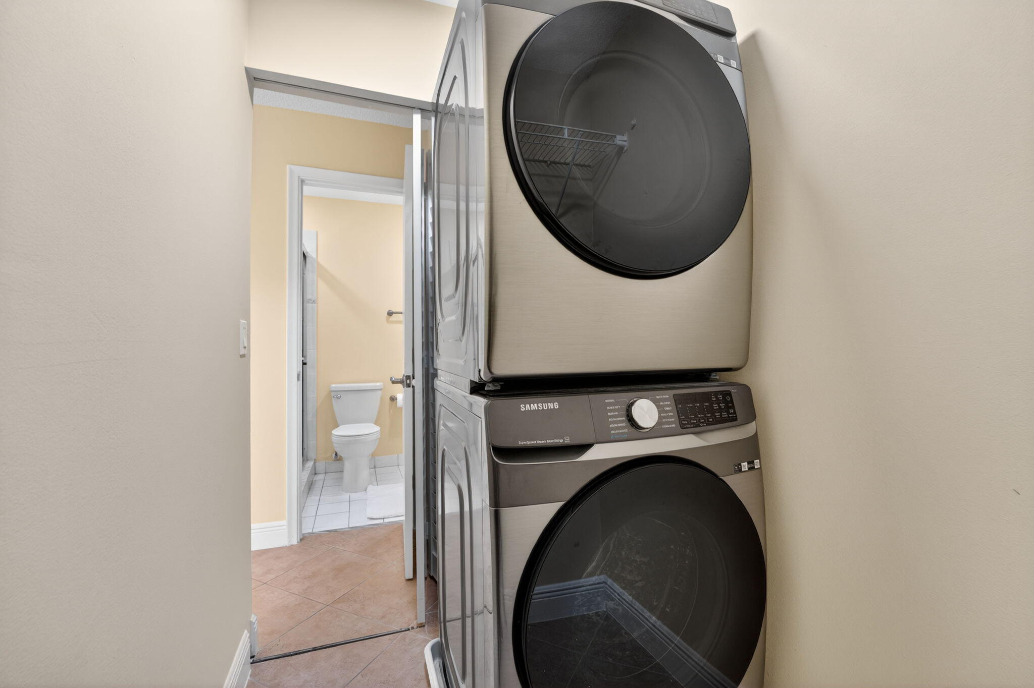 LAGO DEL REY CONDO - Residential