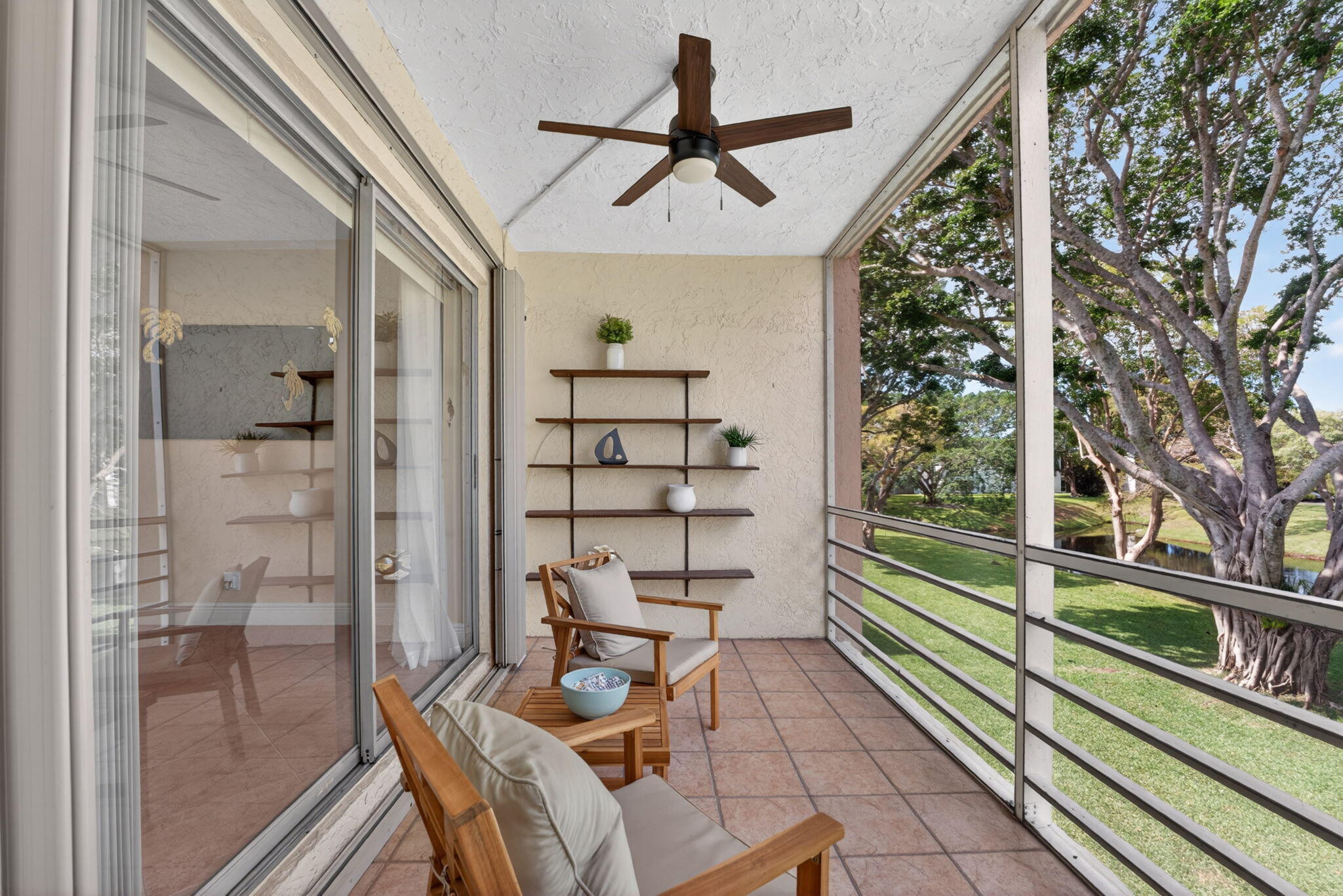 LAGO DEL REY CONDO - Residential