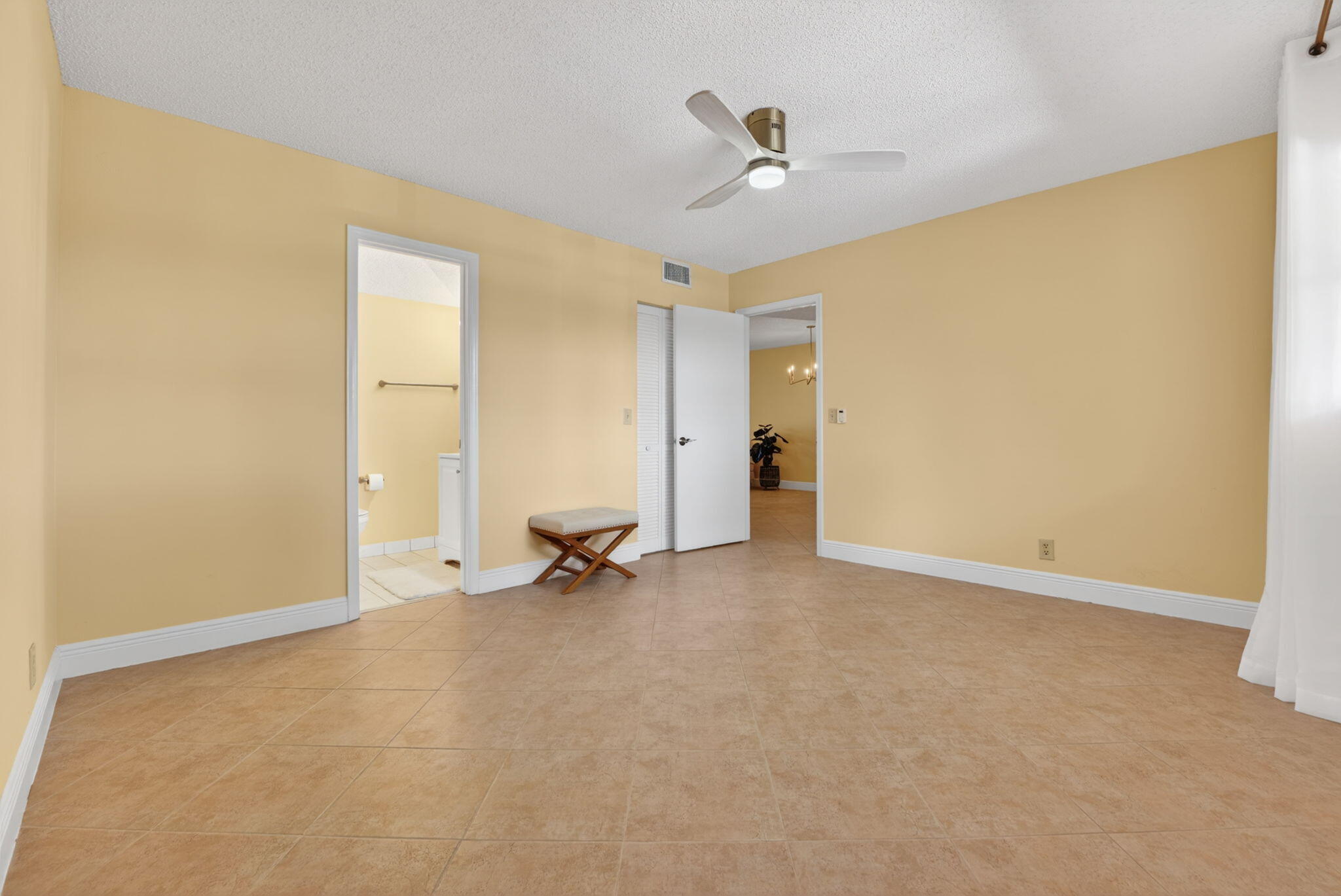 LAGO DEL REY CONDO - Residential