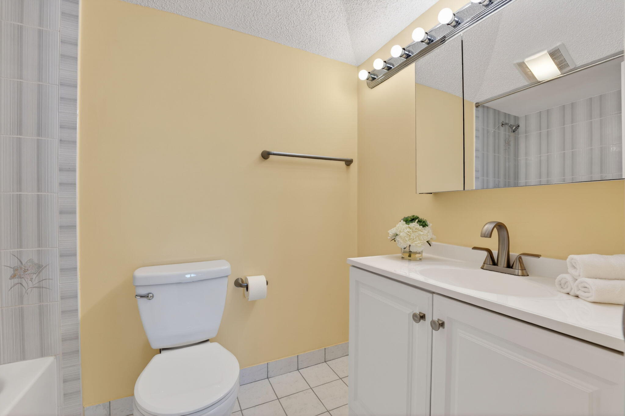 LAGO DEL REY CONDO - Residential