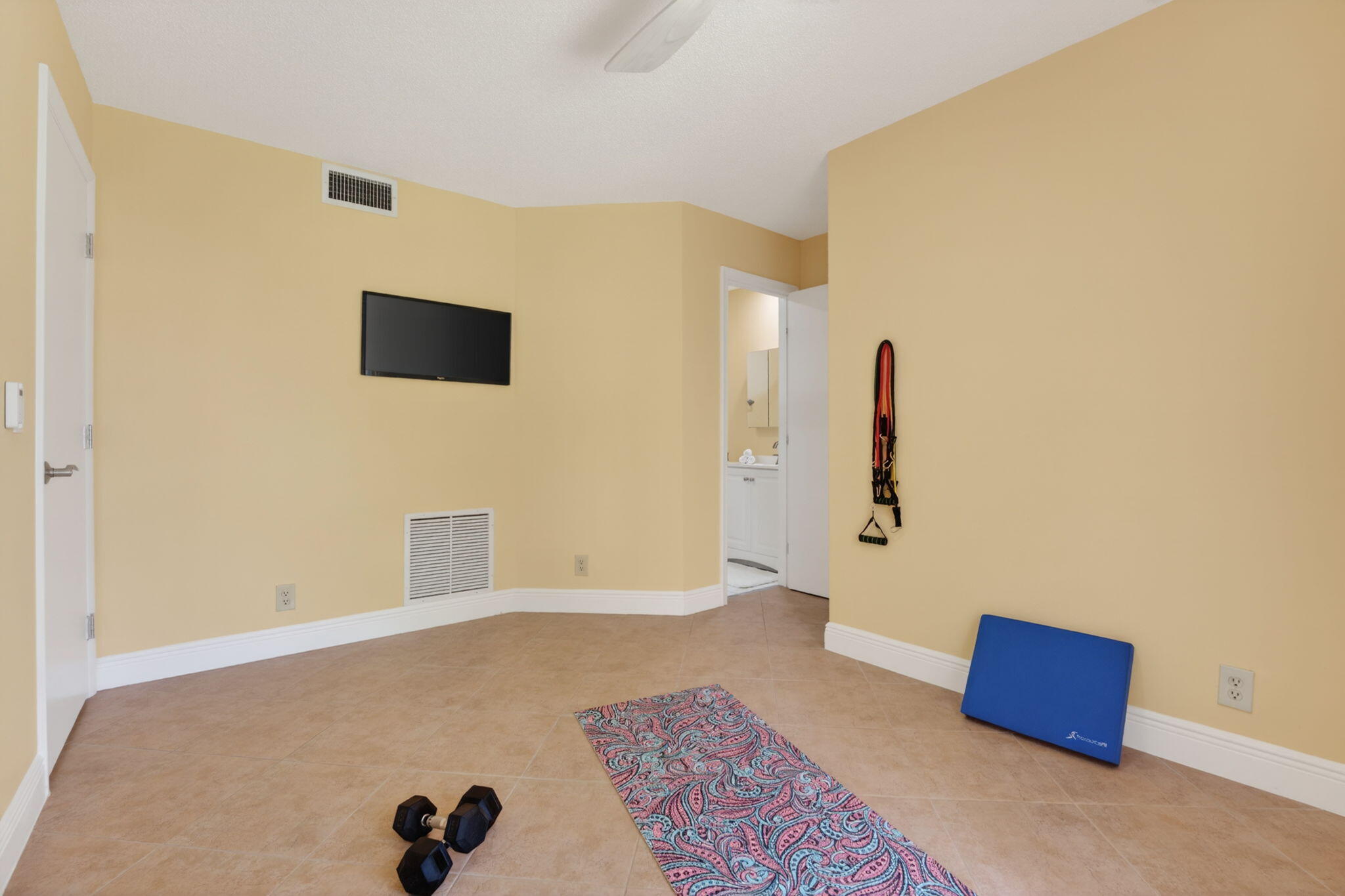 LAGO DEL REY CONDO - Residential