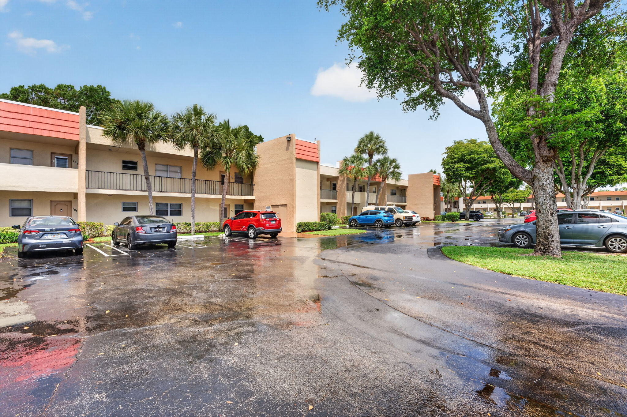 LAGO DEL REY CONDO - Residential